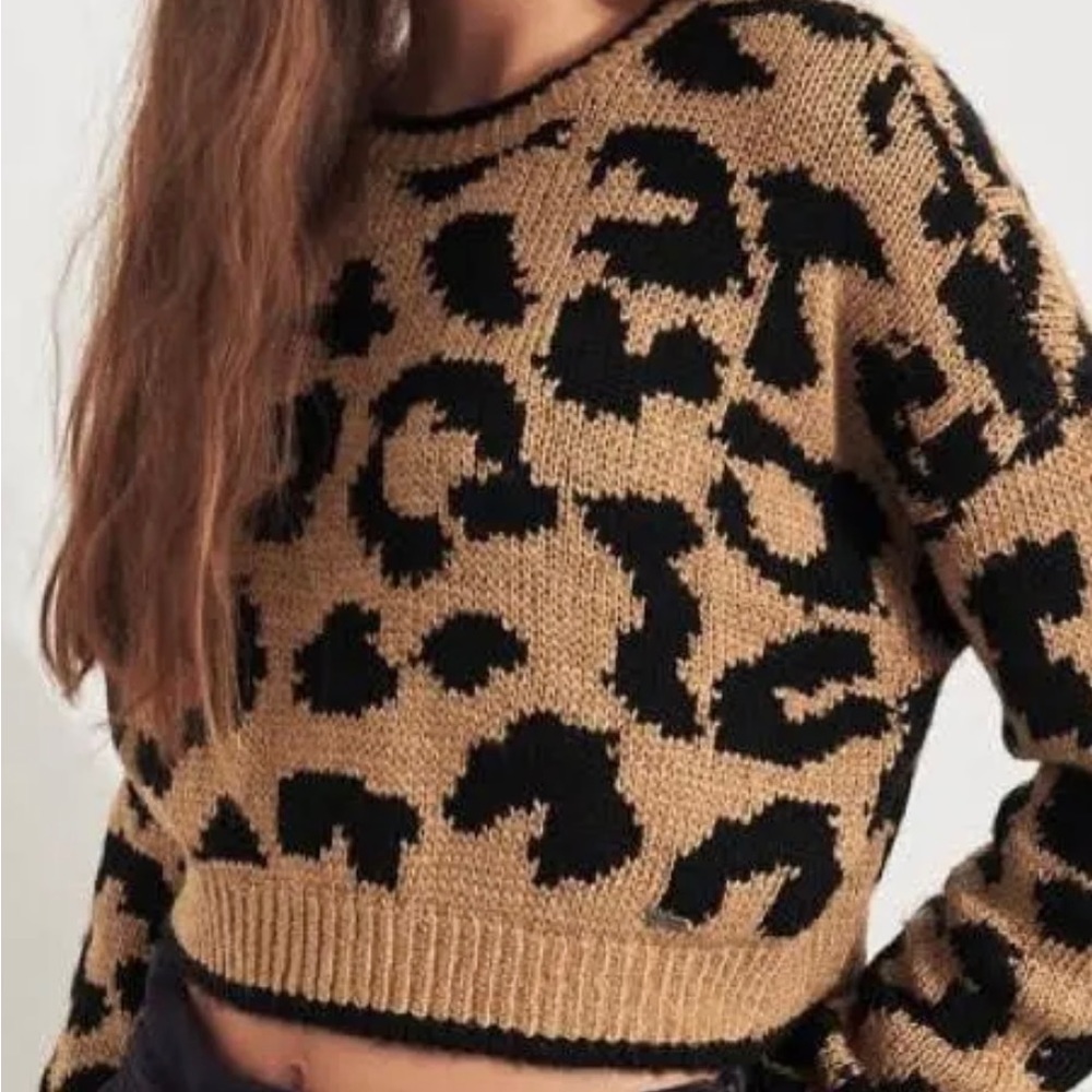 Hollister x-small crop top cheetah knitted sweatshirt